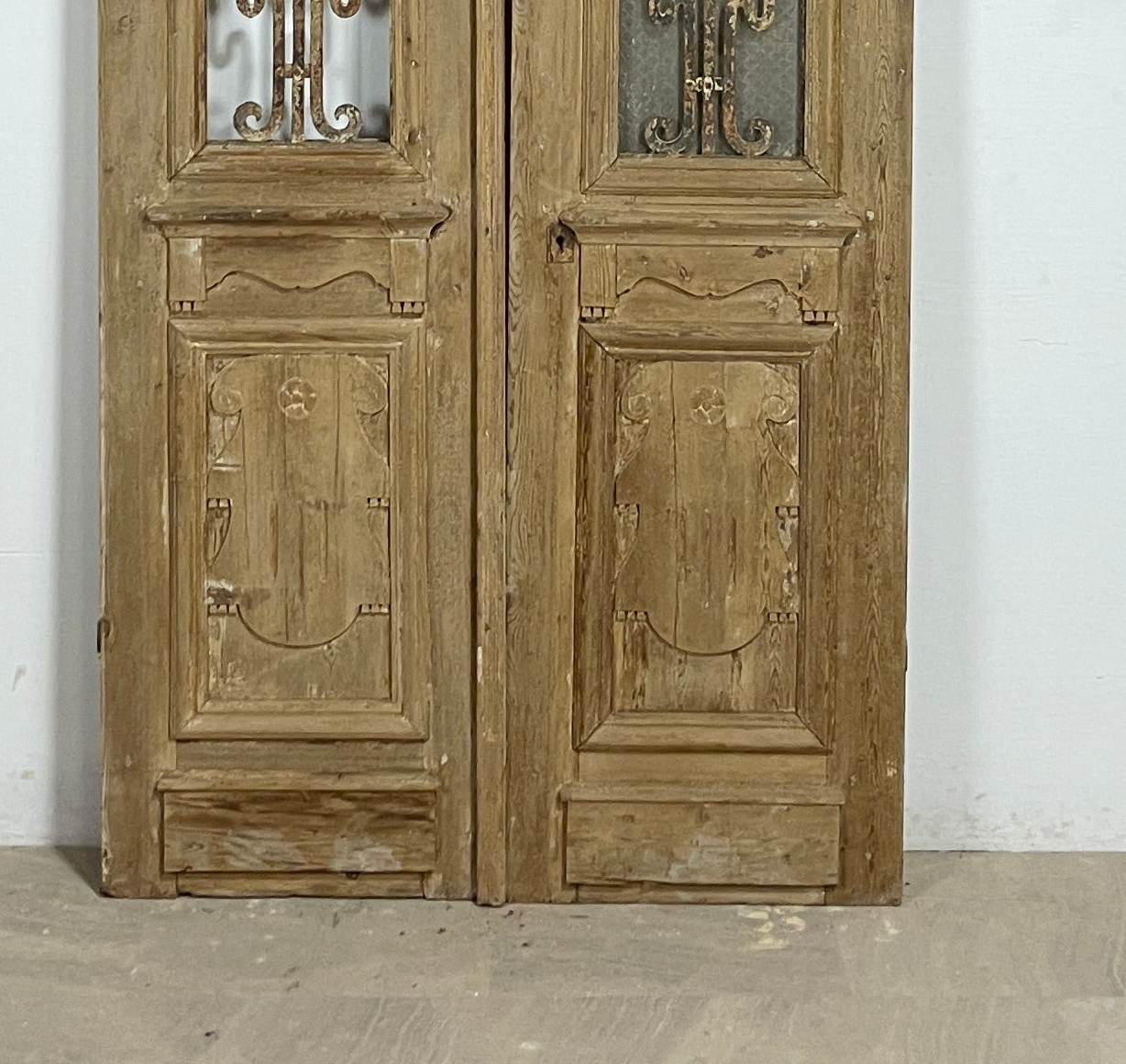 Antique French panel doors with Metal (96x44) P122