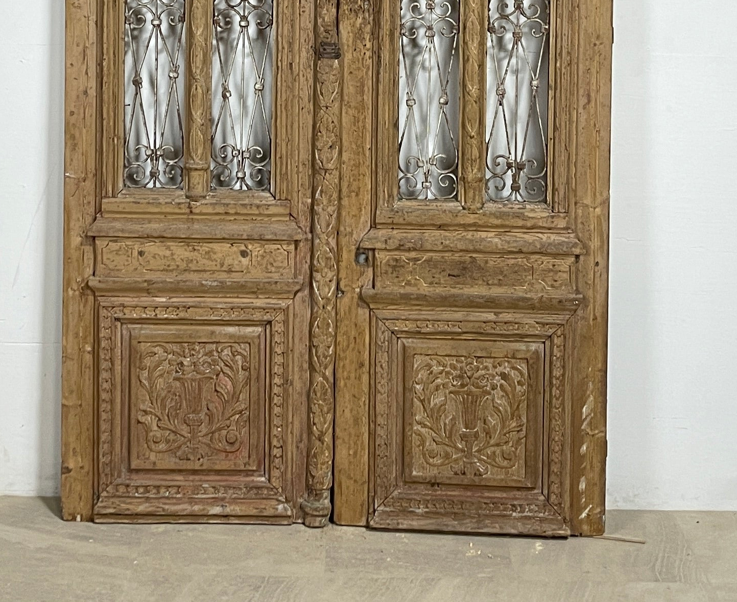 Antique French panel doors with Metal (103x55) P118