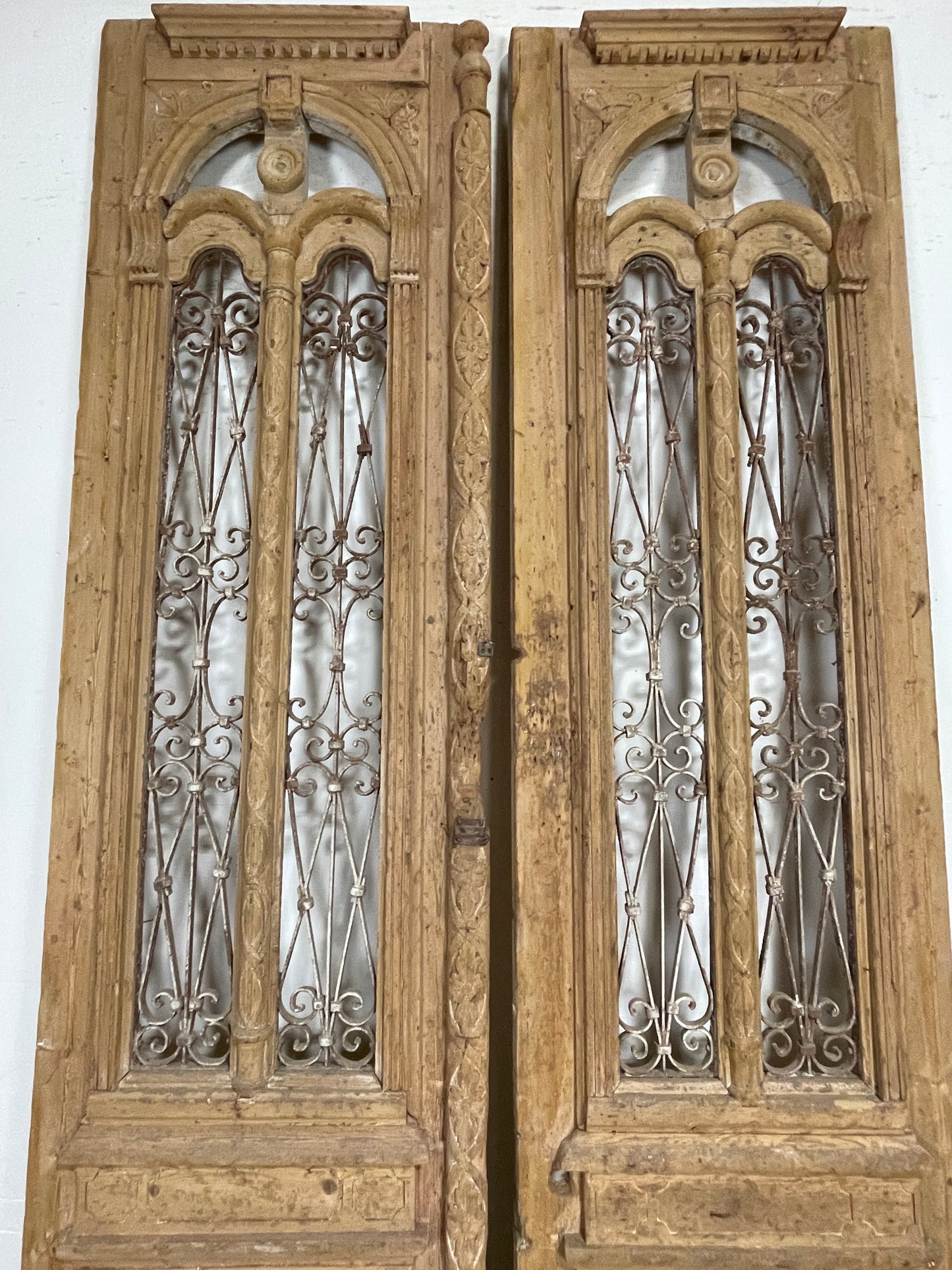Antique French panel doors with Metal (103x55) P118