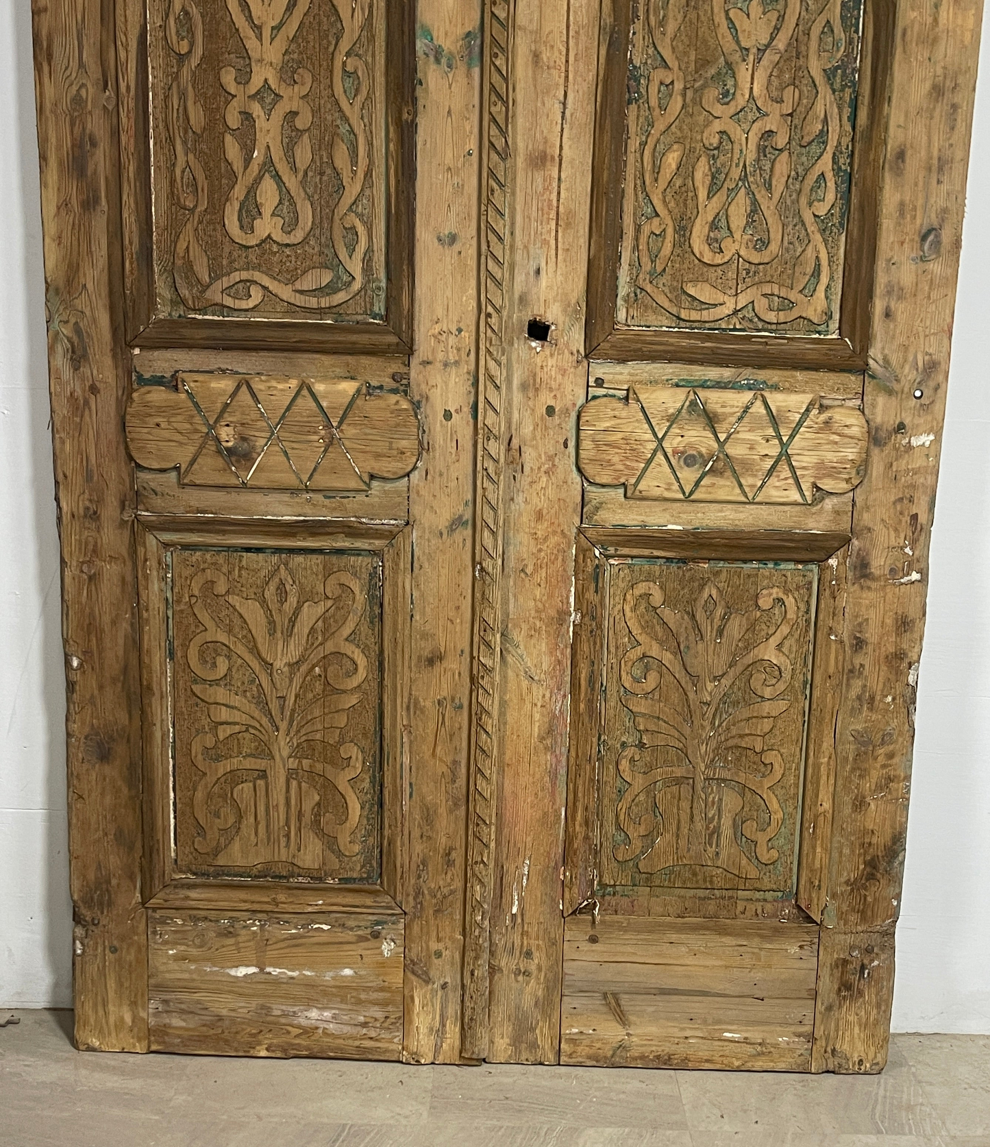 Antique French panel doors with Carvings (109.5 x 61.5) P46