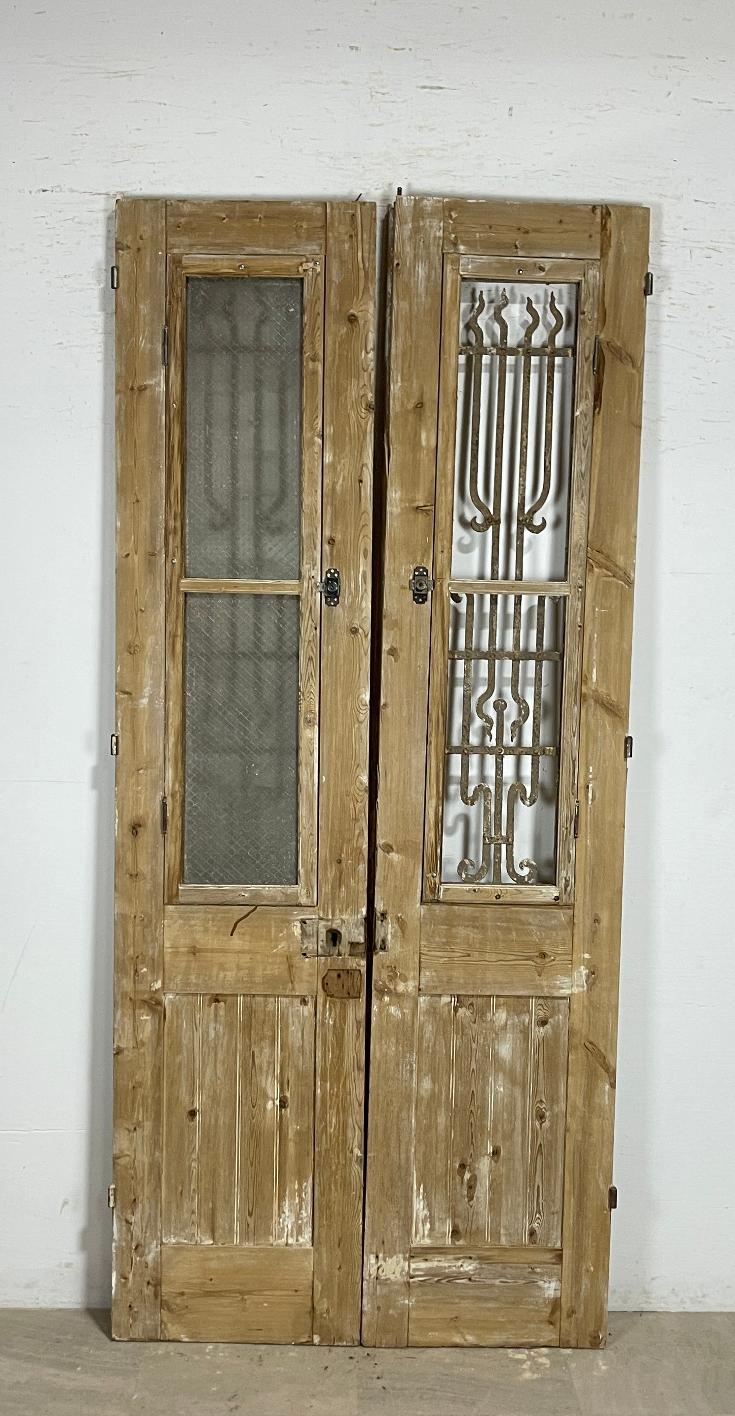 Antique French panel doors with Metal (96x44) P122