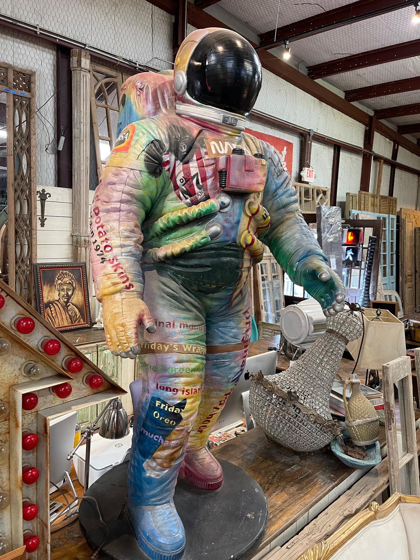 Astronaut Statue   (71x36)