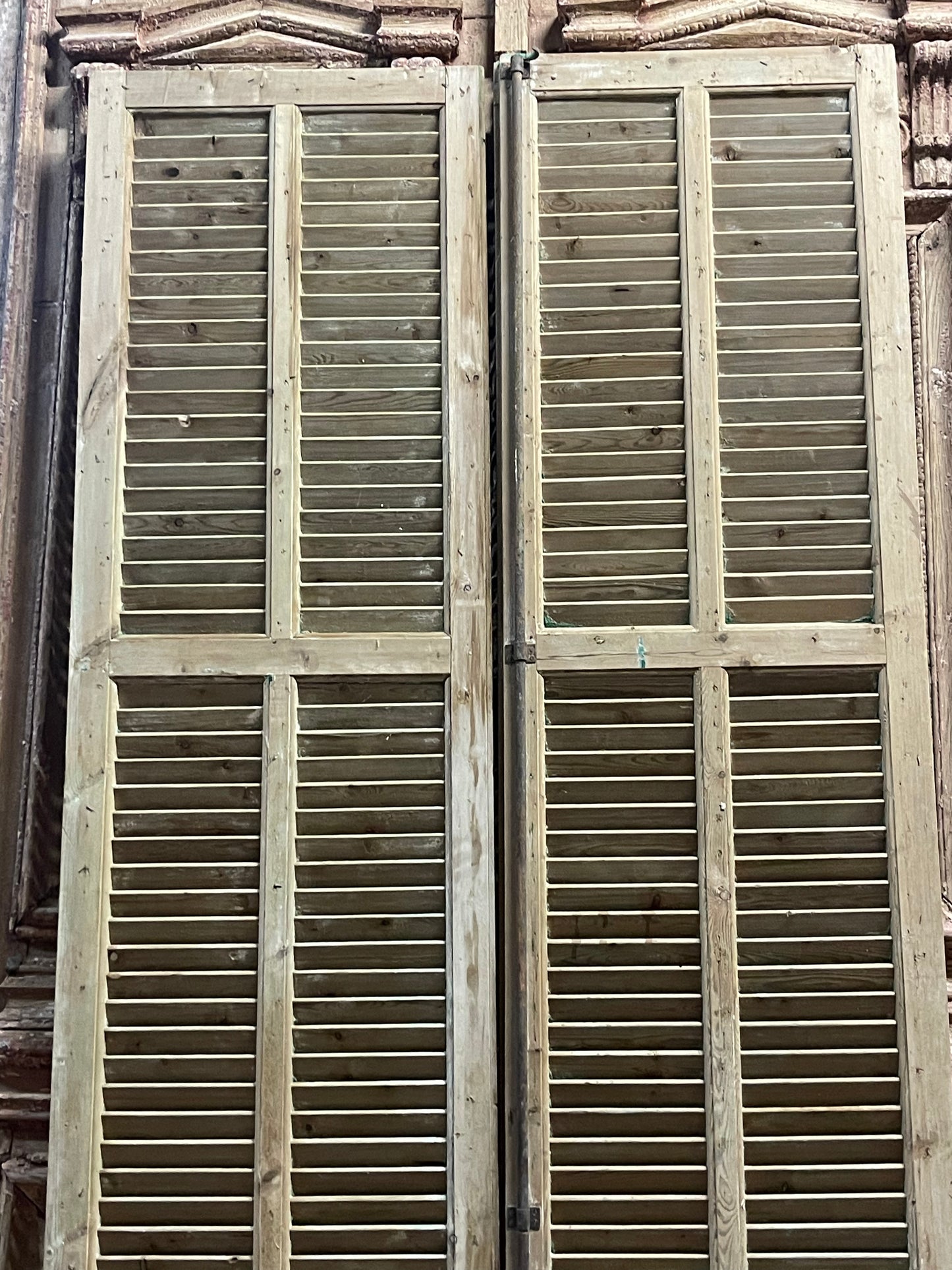 Antique French Shutters (107.25x46.25) J059