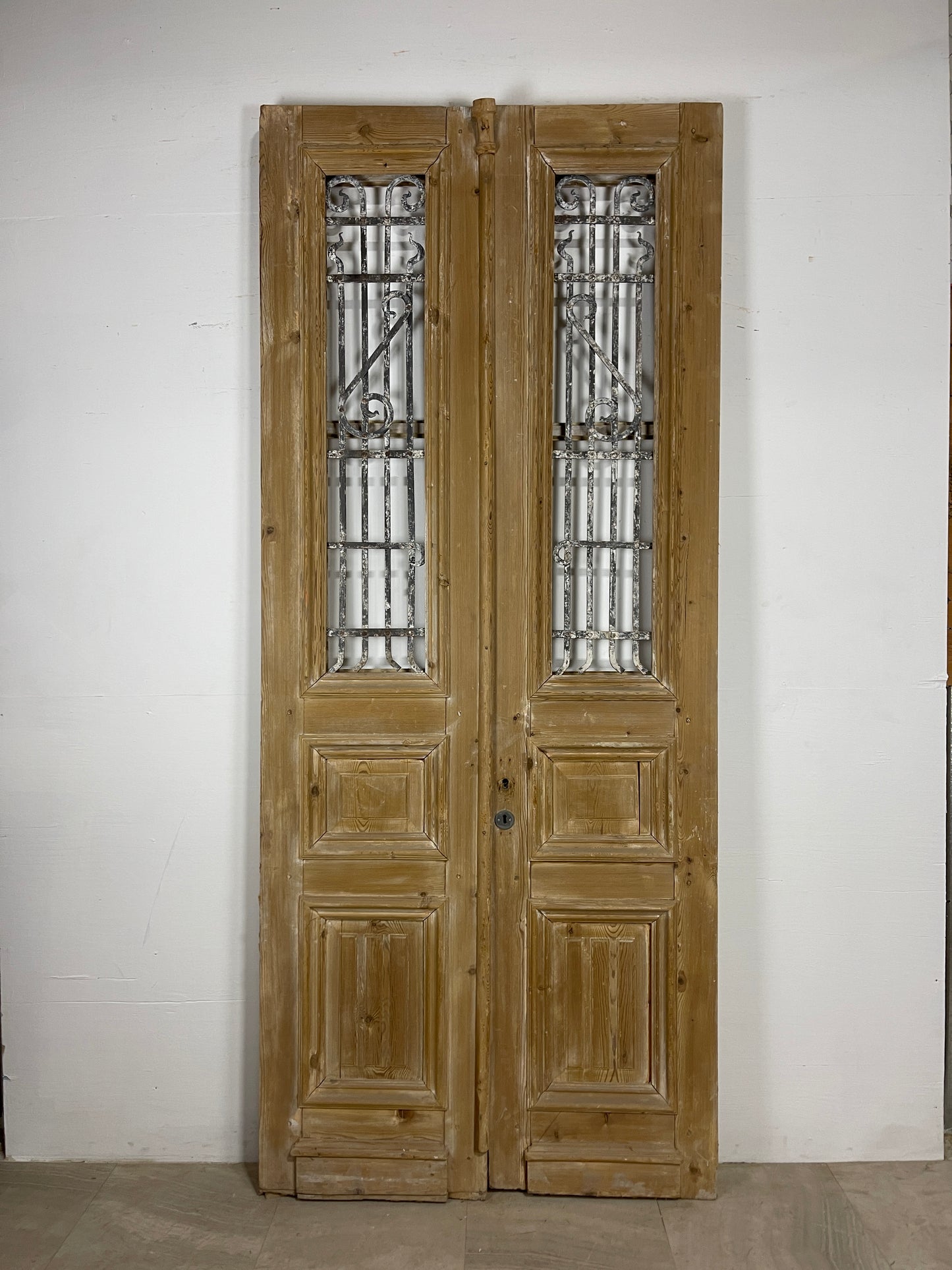 Antique French panel doors with Metal (103.25 x 44) O39