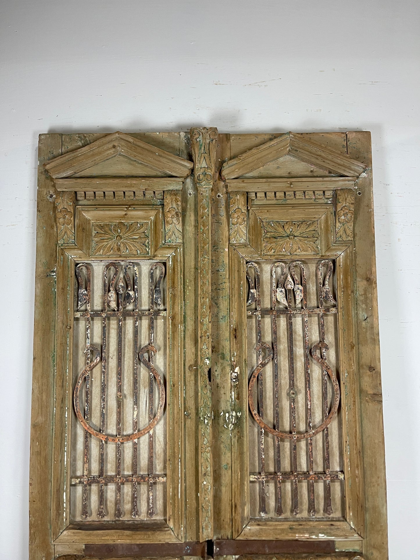 Antique French panel doors with Metal (108 x 55.5) P65