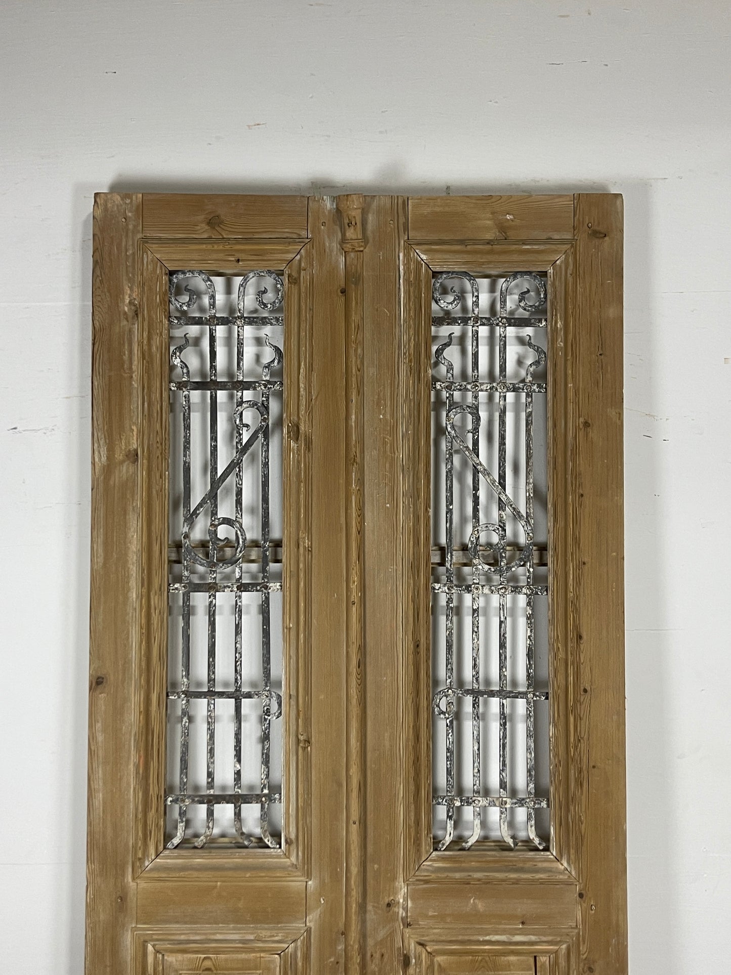 Antique French panel doors with Metal (103.25 x 44) O39