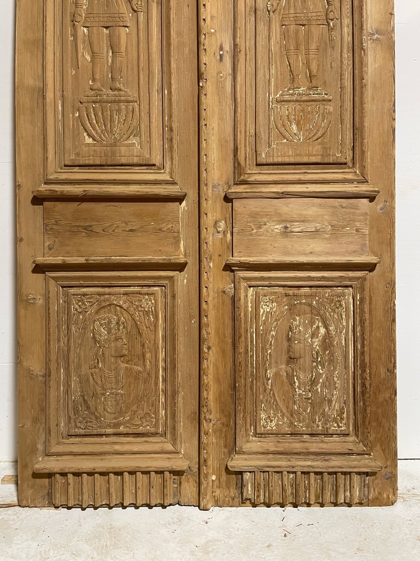 Antique French door (104x51.5) with carving D0212