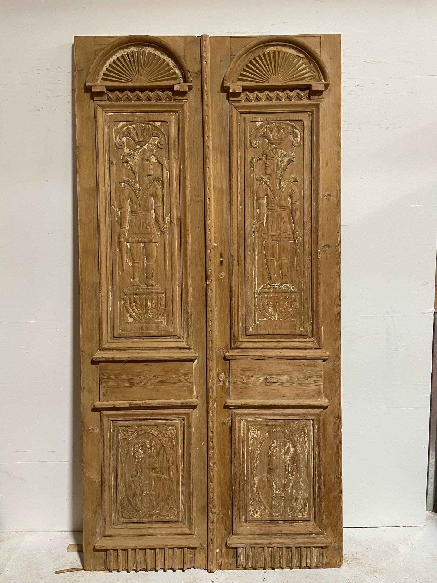 Antique French door (104x51.5) with carving D0212