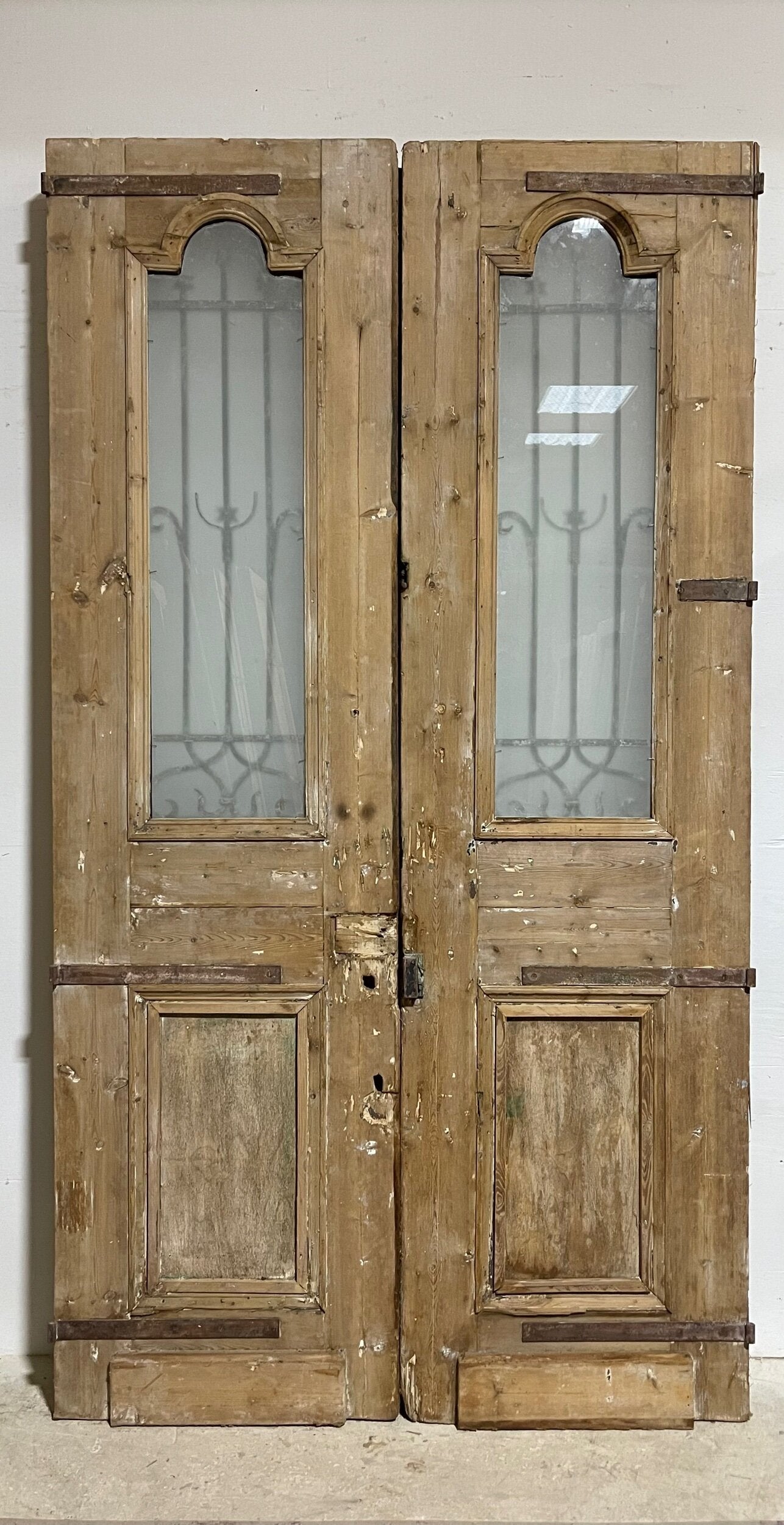 Antique French panel doors with metal (108 x 59) I031