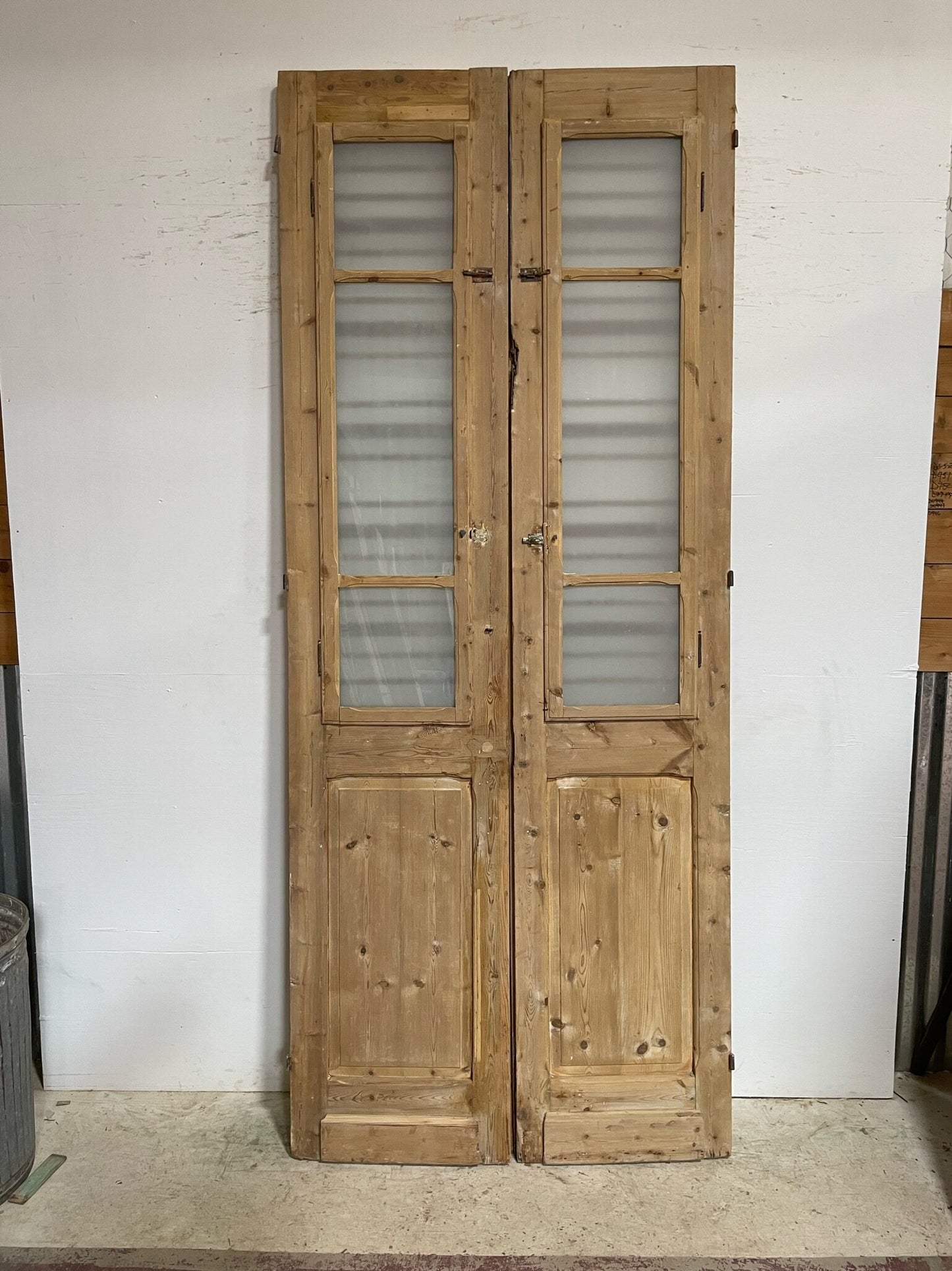 Antique French door (107.75x44) with metal F0512