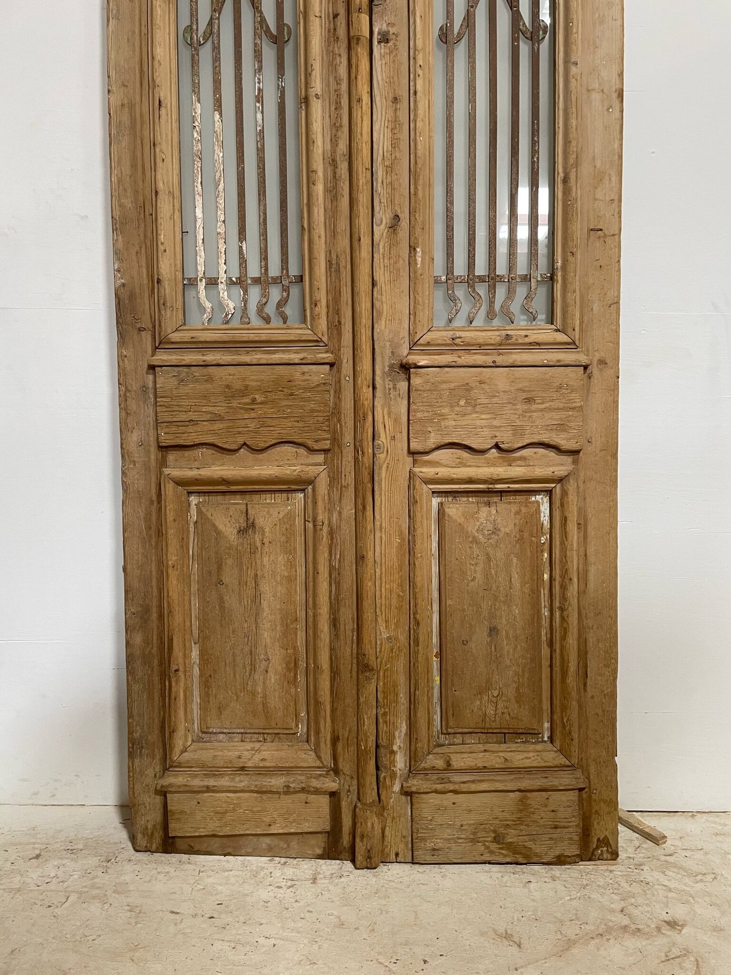 Antique French door (103x43) with metal D123