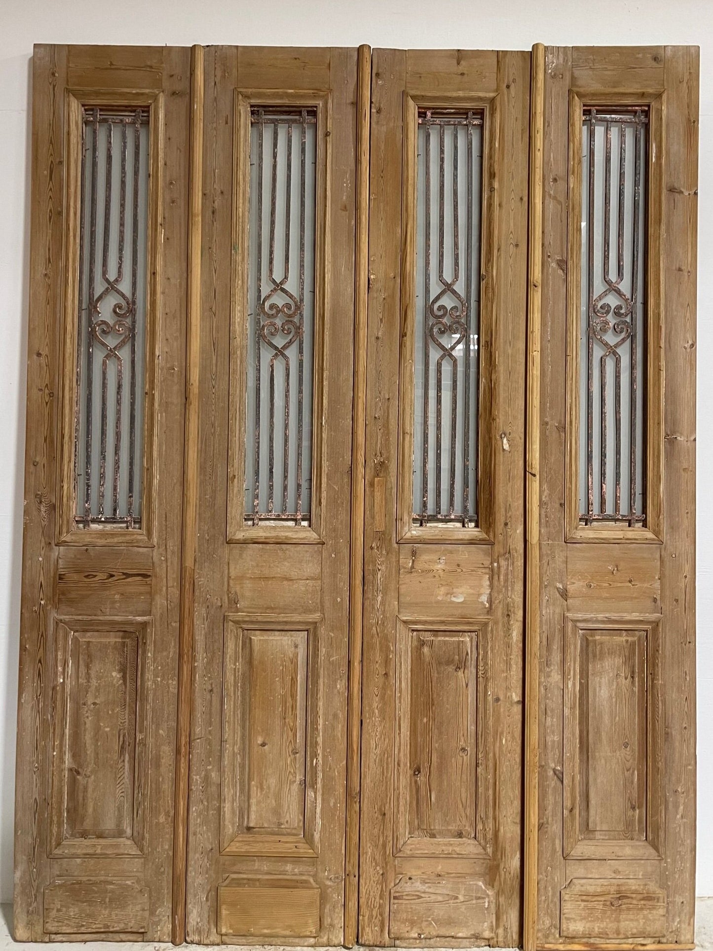 Antique french panel door with metal (103.25x77) G1038sa