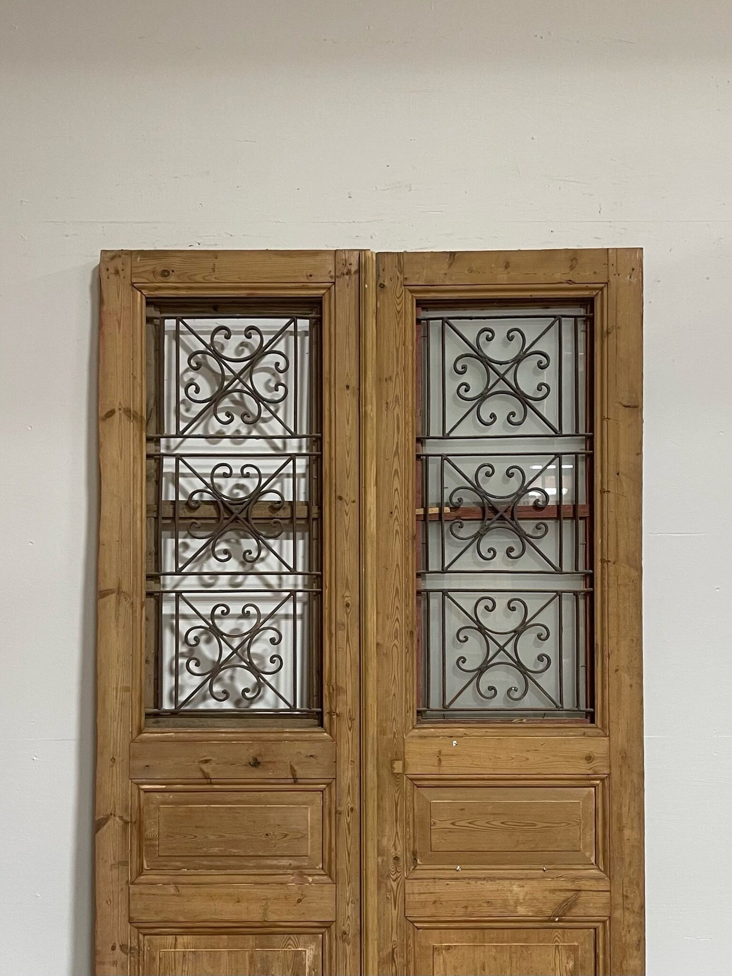 Antique French doors (92.75X48.75) with metal G0981