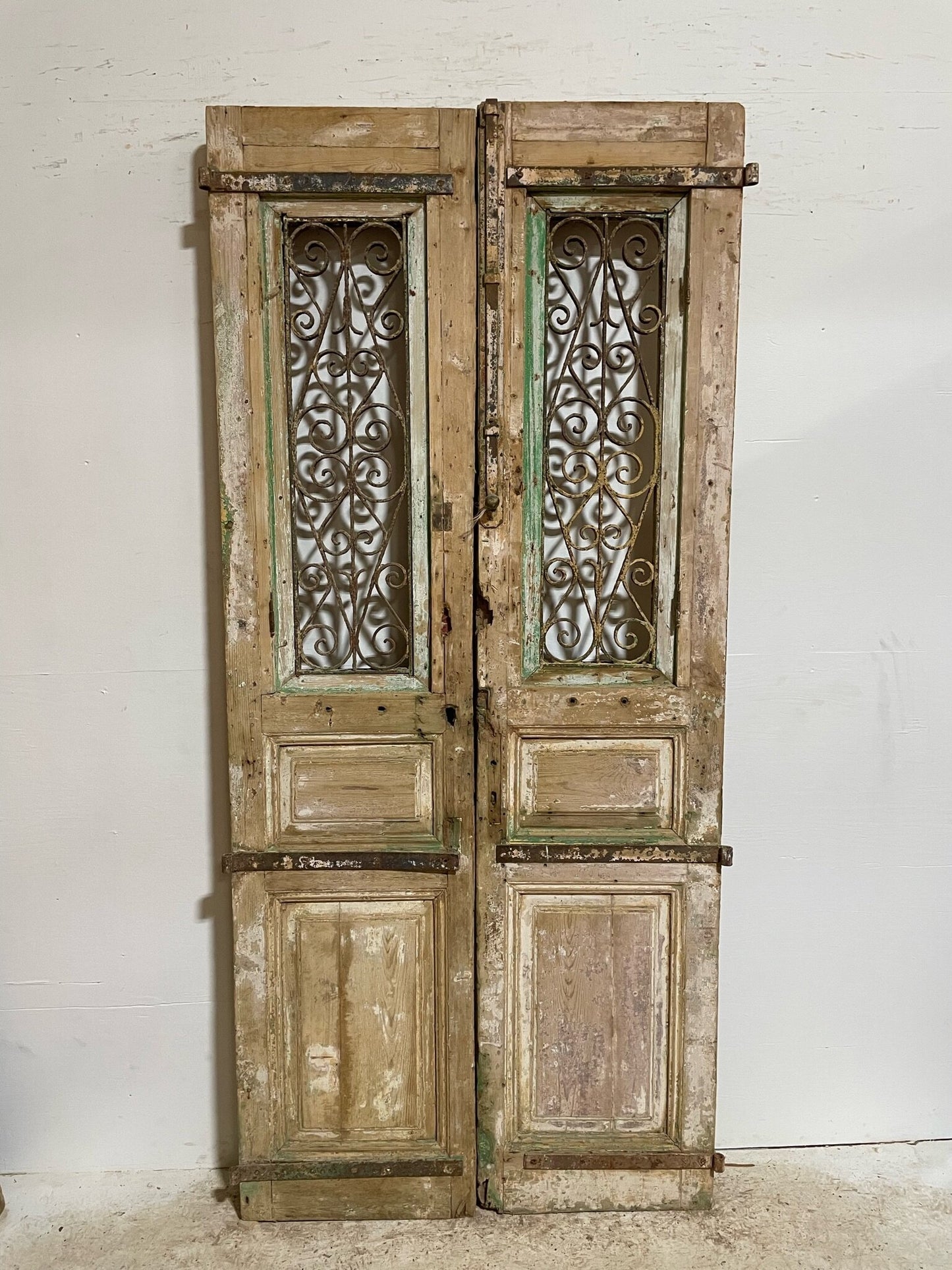 Antique French door (93.5x42.5) with metal E08