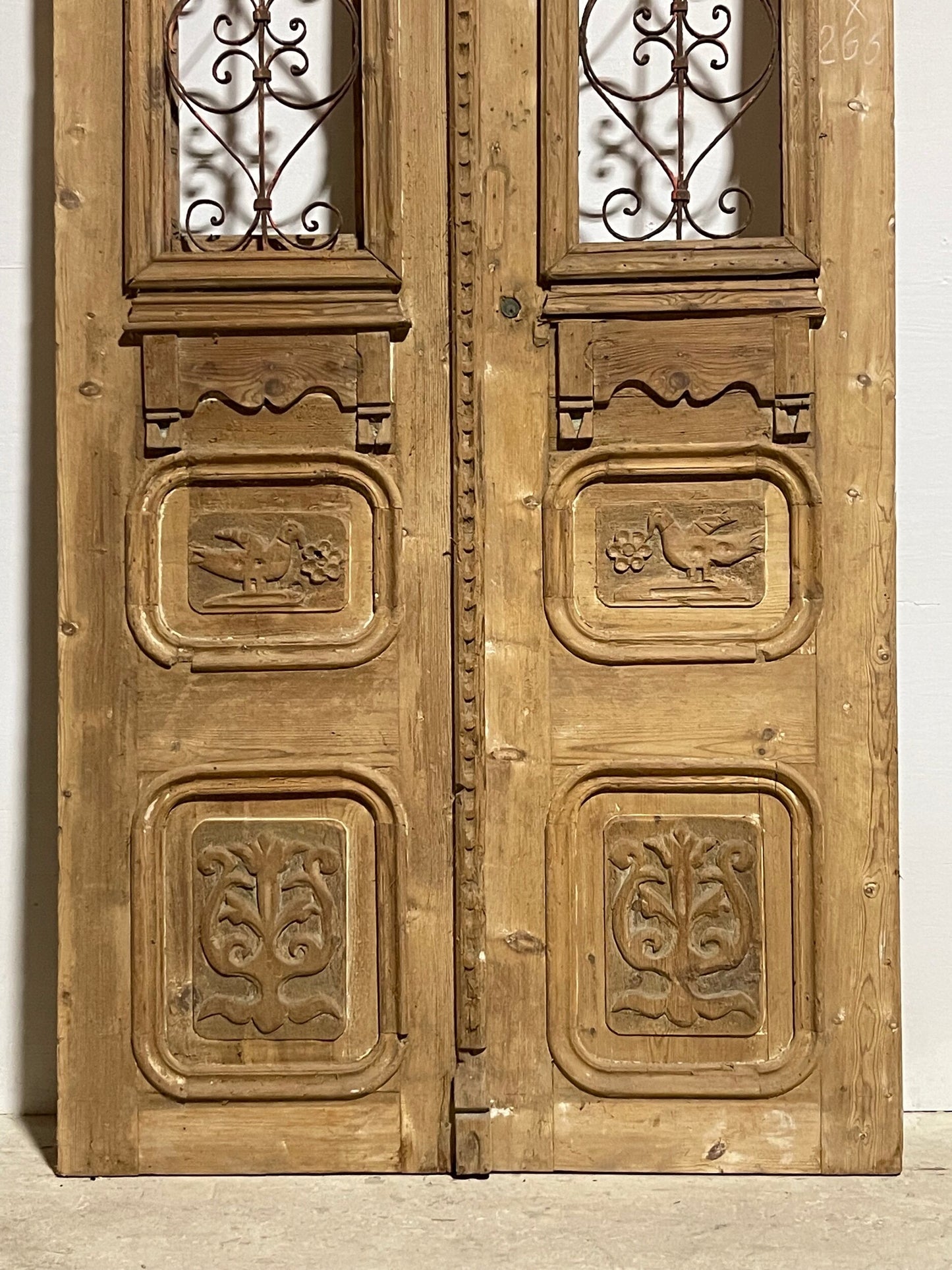 Antique French panel door with metal (104.5 x 44) I036