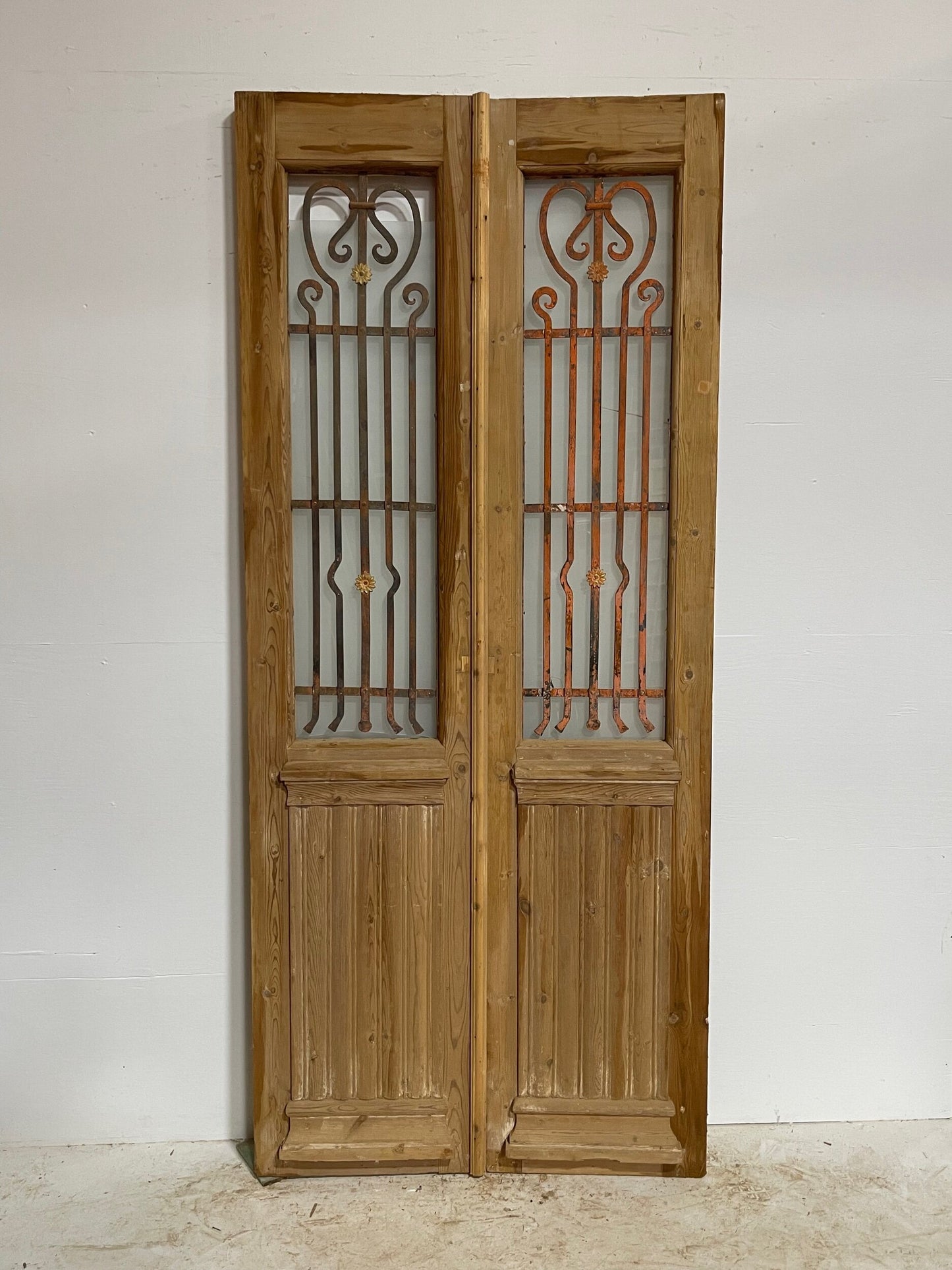 Antique french door with iron (93.25x40) G1021