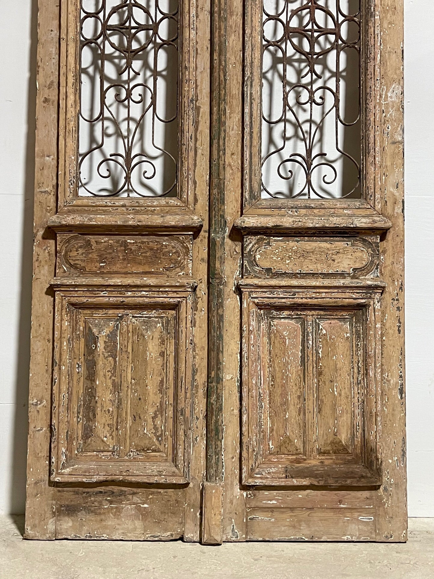 Antique french panel doors with metal (105.5 x 52) I030