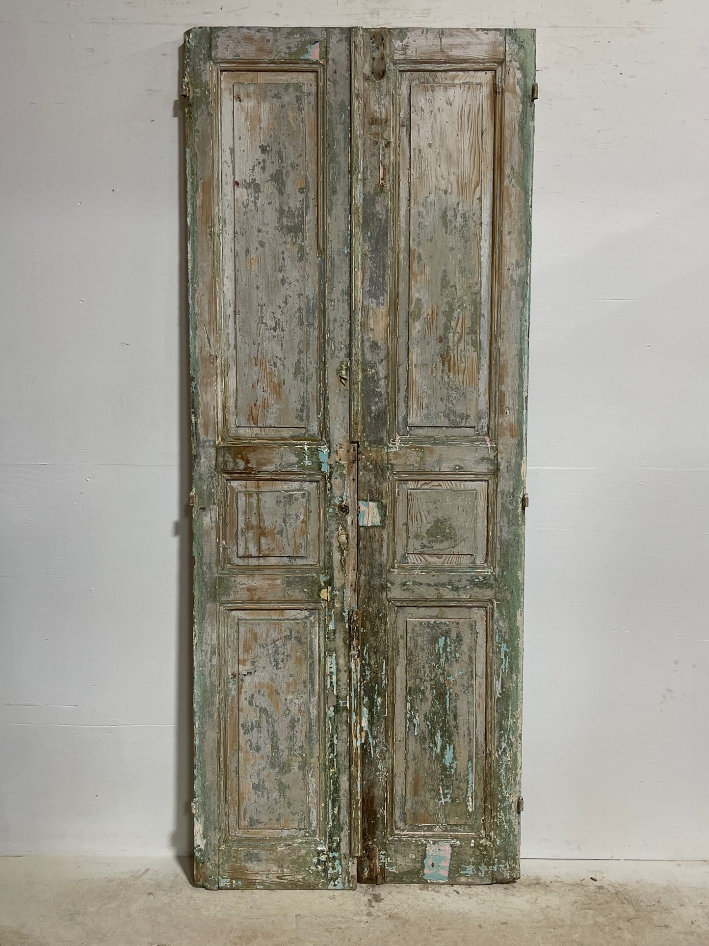 Antique French doors ( 95.25x 37.5) H0152s