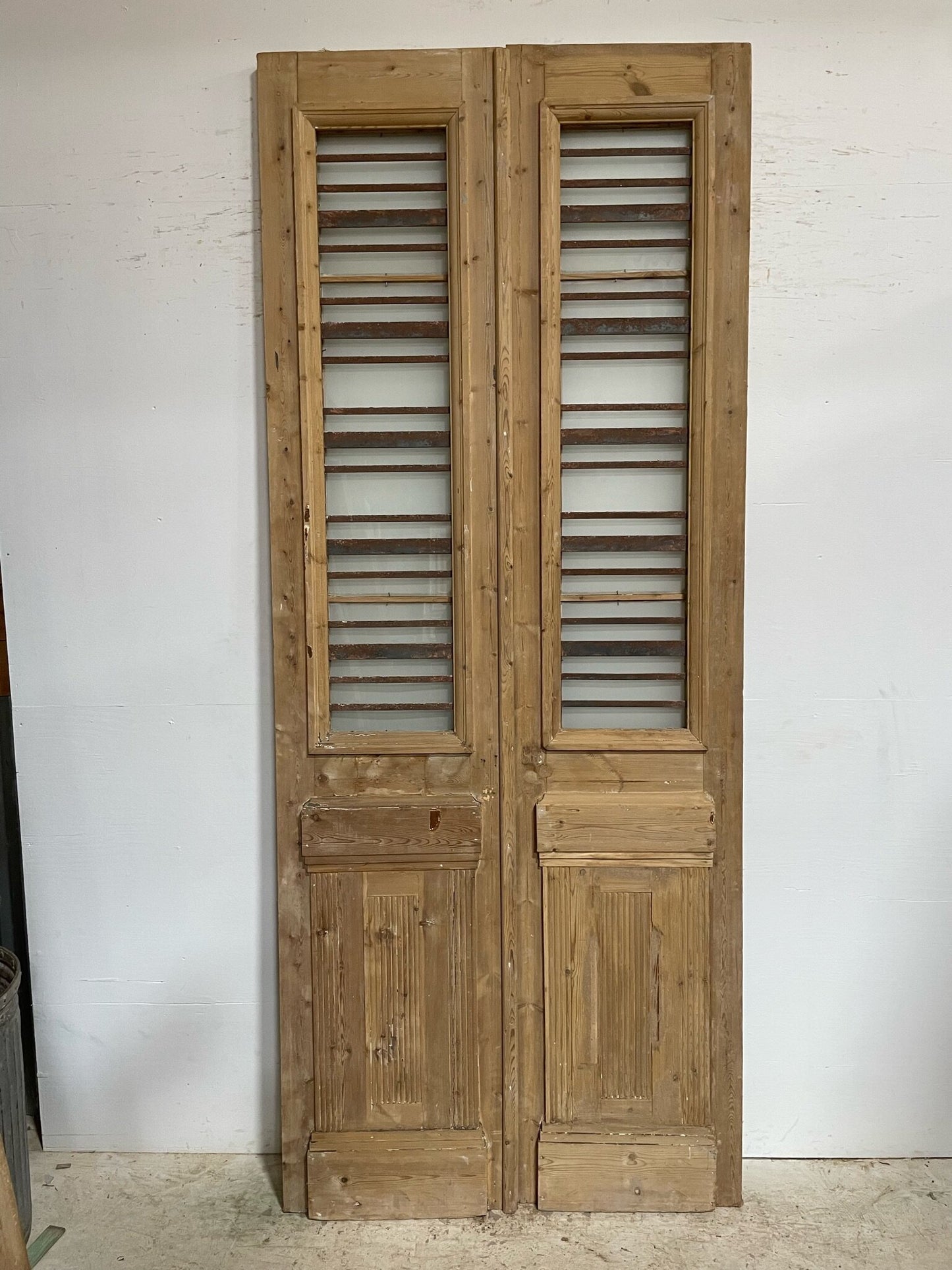 Antique French door (107.75x44) with metal F0512
