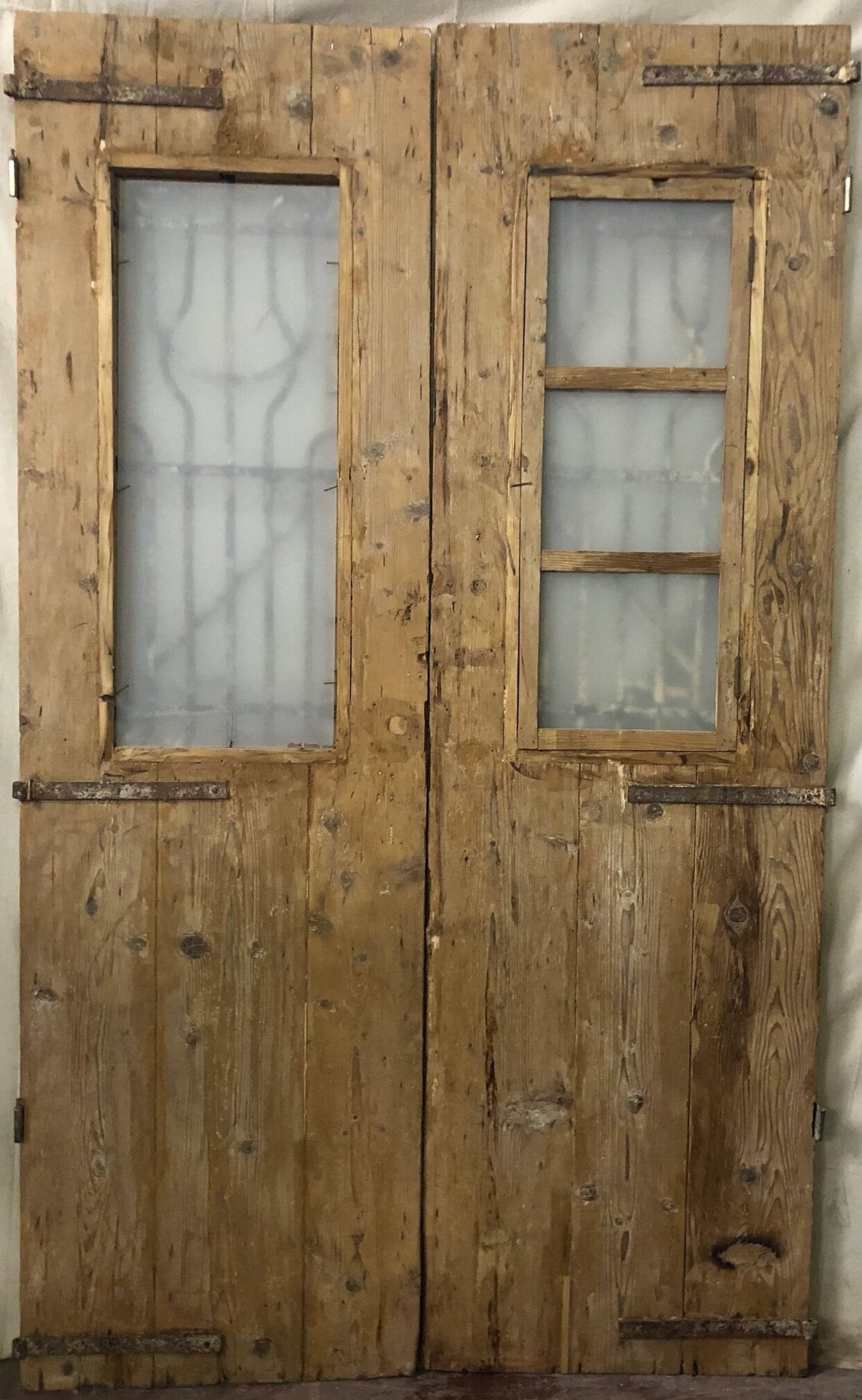 Antique panel doors with glass and iron C082 (94x55)