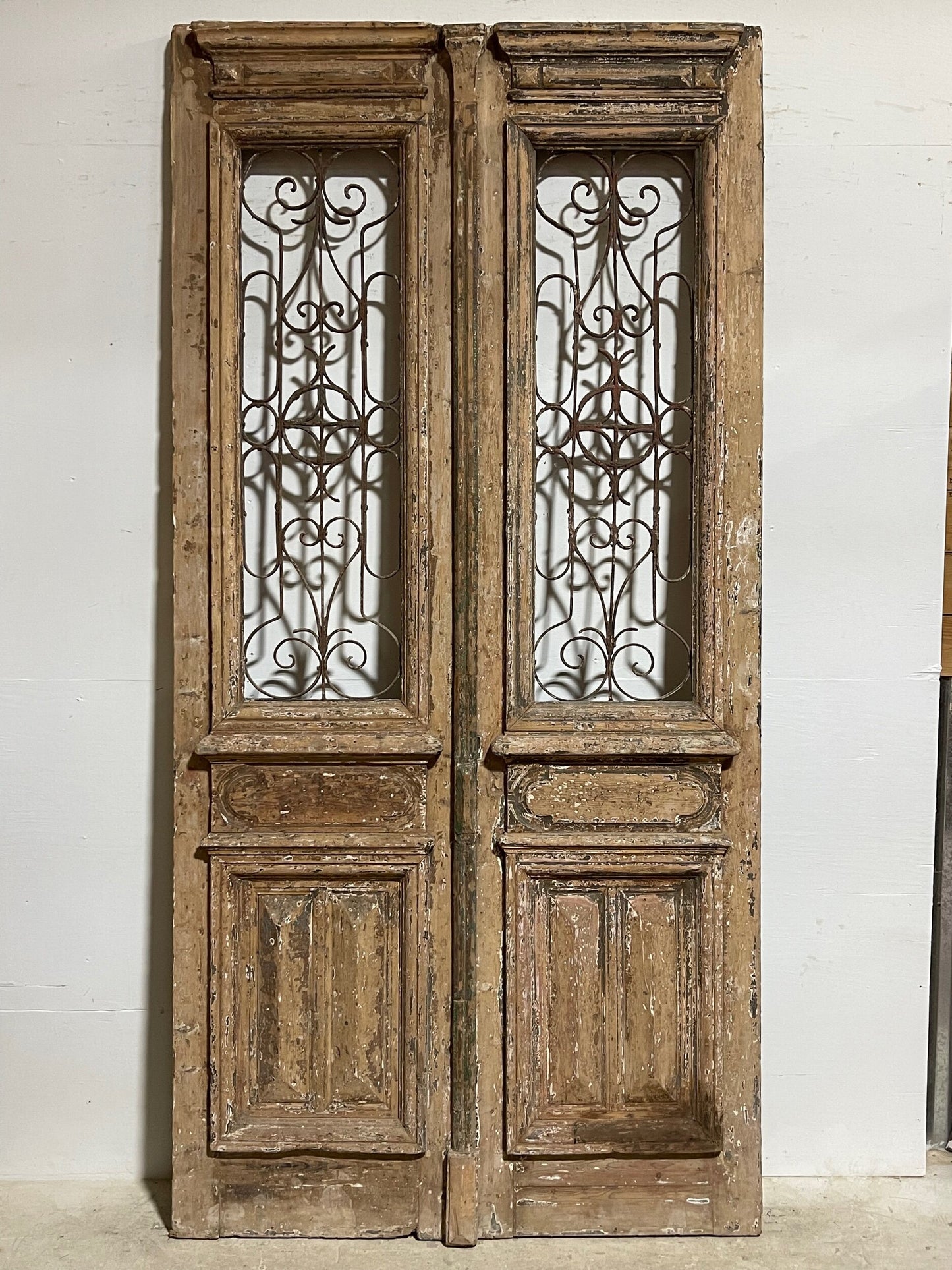 Antique french panel doors with metal (105.5 x 52) I030