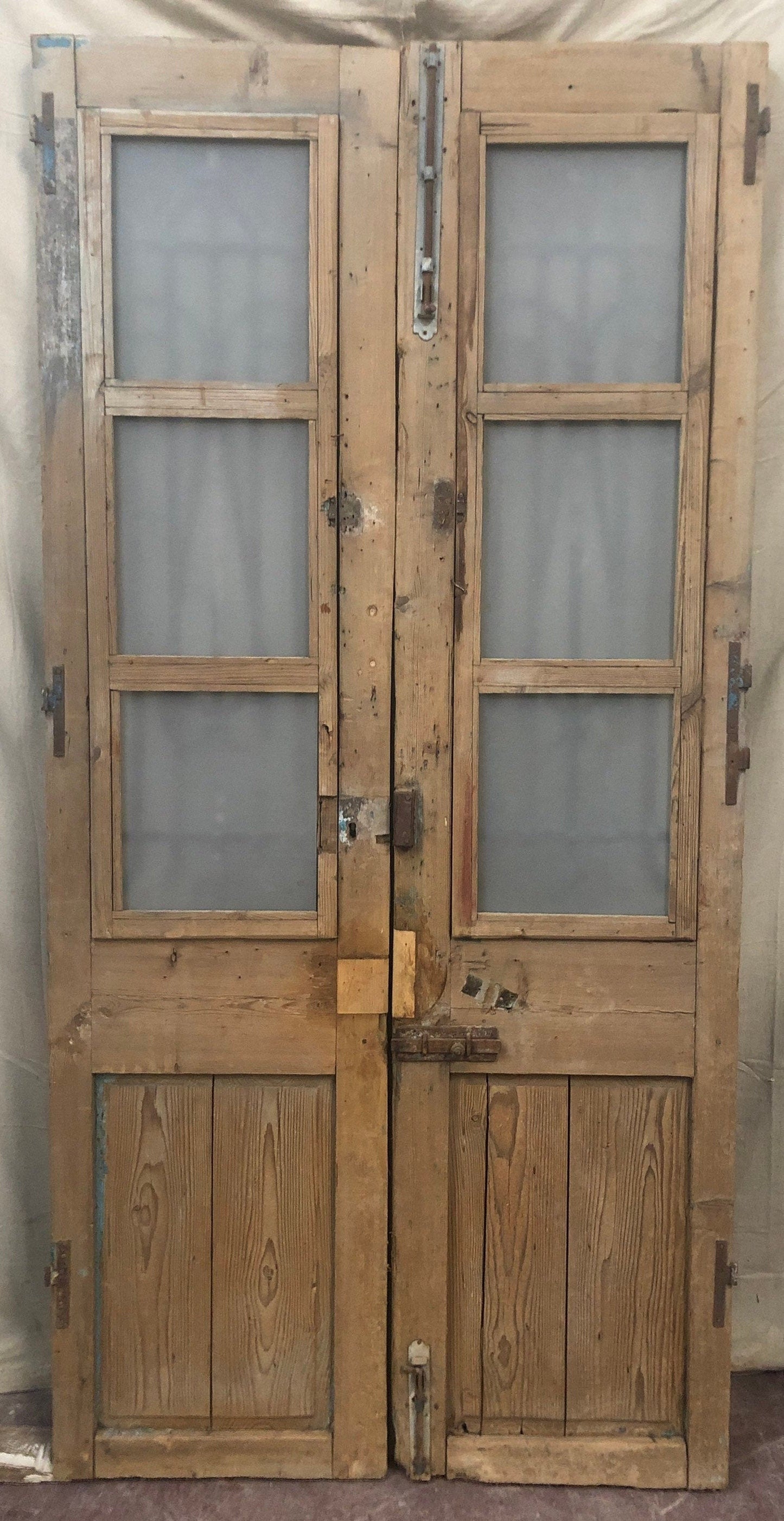 Antique panel doors (88x43) with iron C126