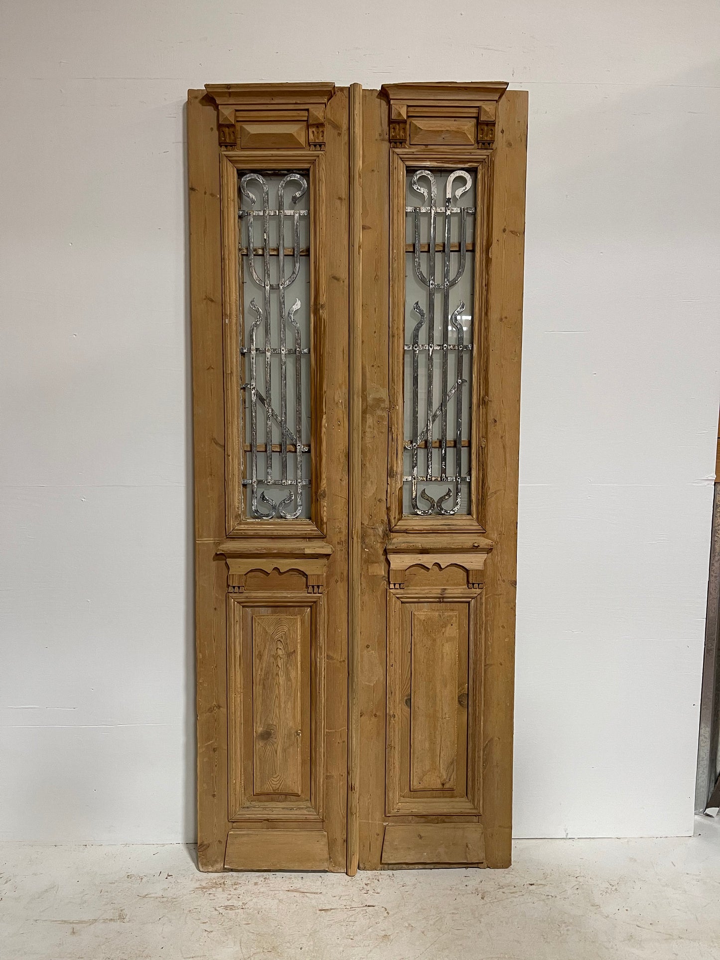 Antique French door with iron G0993 (93.5x38)