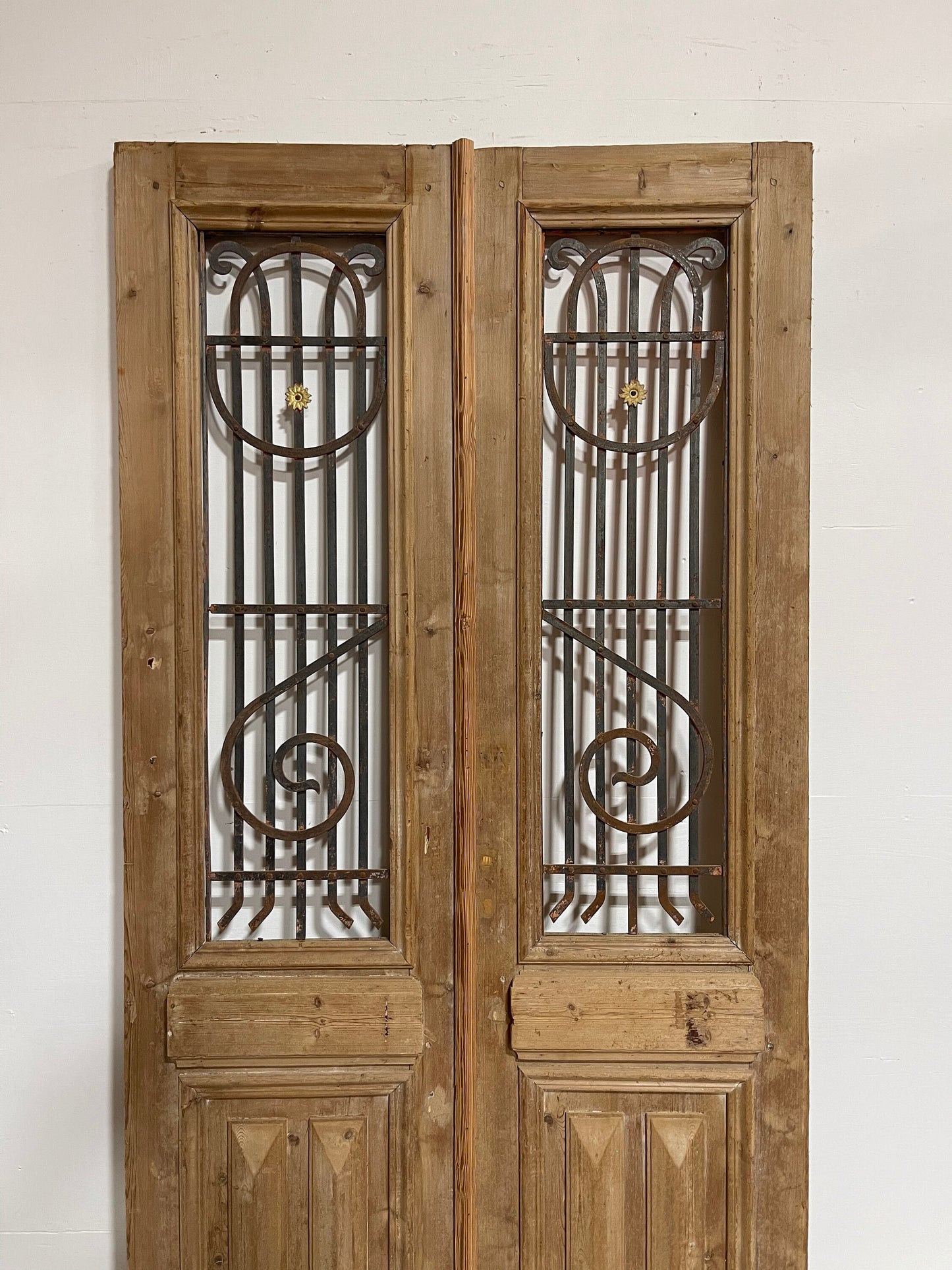 Antique French panel door with metal (92x46) G1038Bs