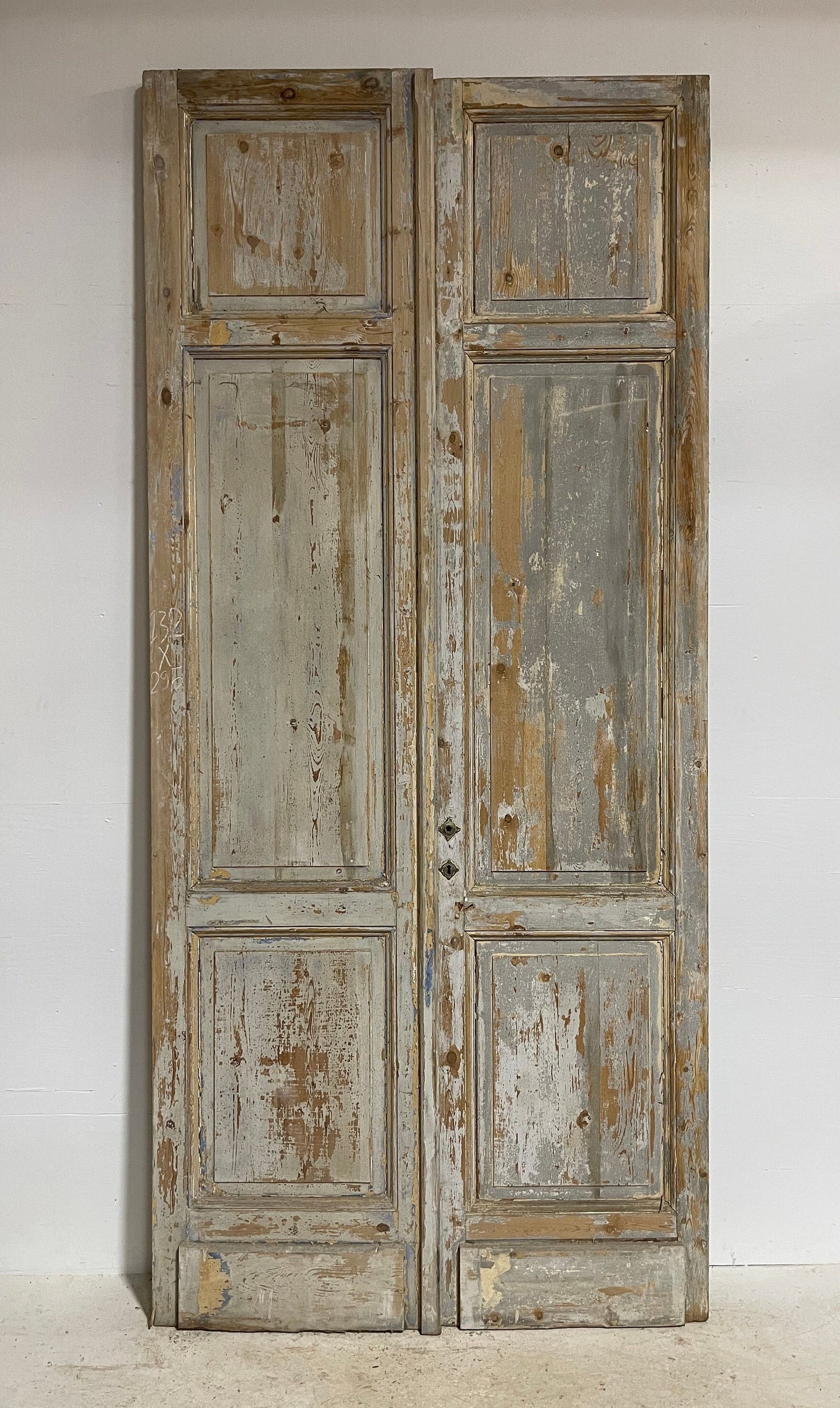Antique French panel doors (116.25x52.25) G0059s