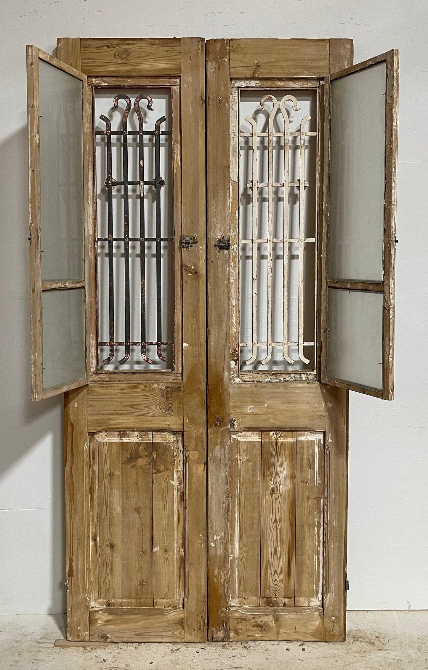 Antique French panel door with metal (93x36) G0005s