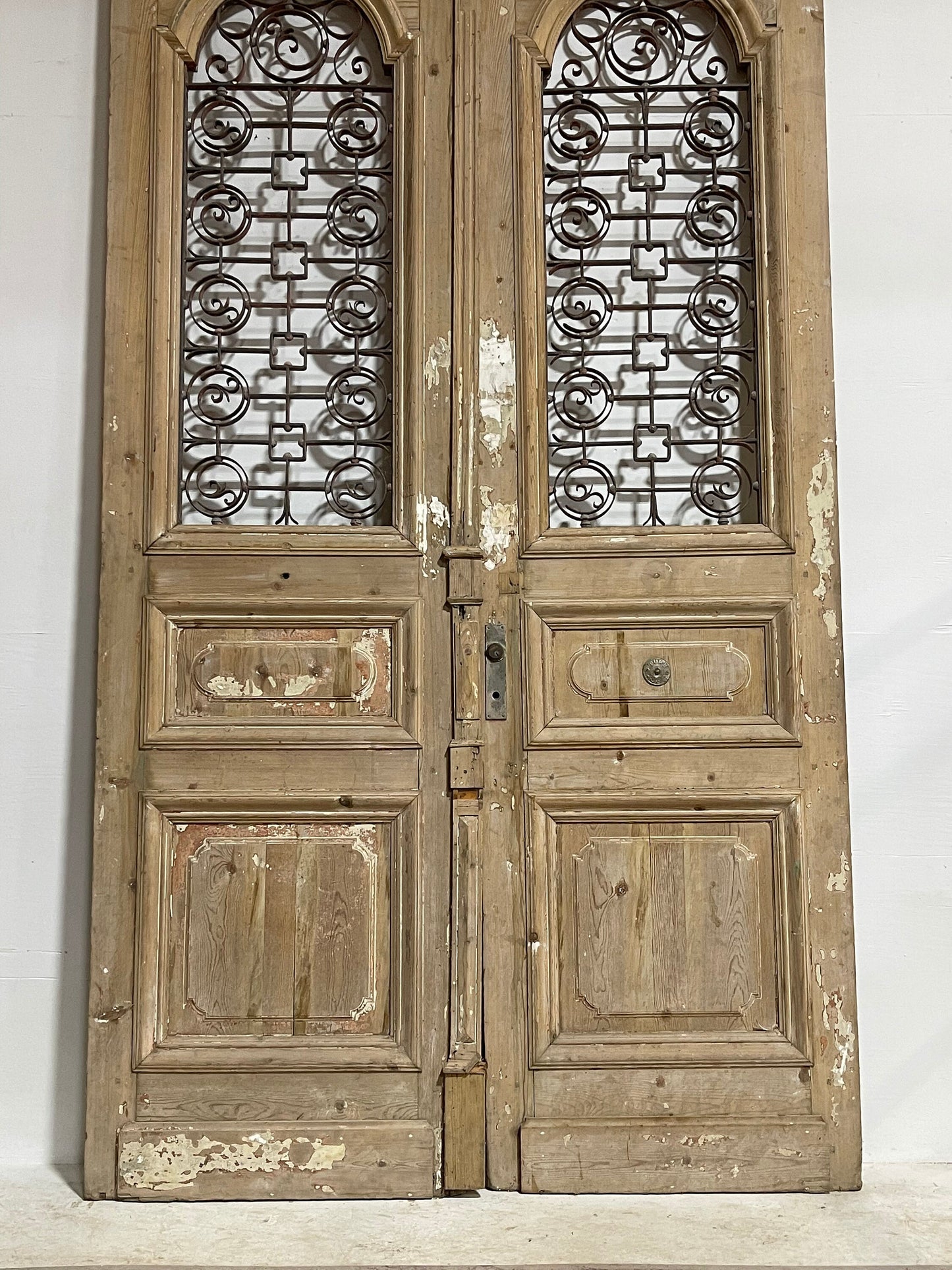 Antique French panel doors with metal (114.25x65) H0016s