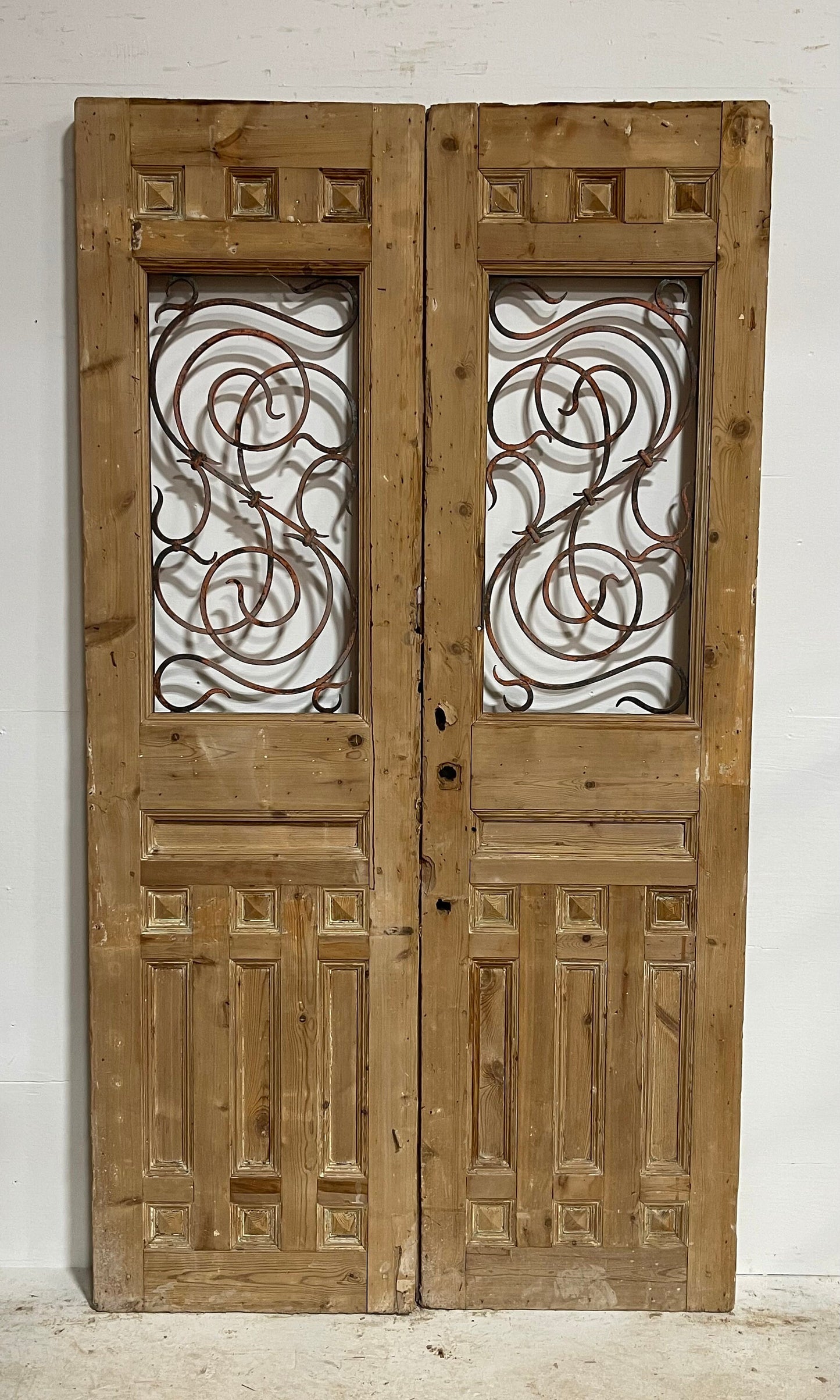 Antique French panel doors with metal (94.25x52) H0019s
