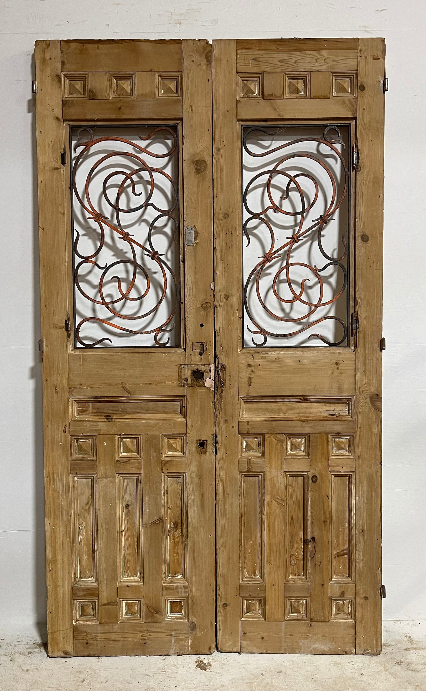 Antique French panel doors with metal (94.25x52) H0019s